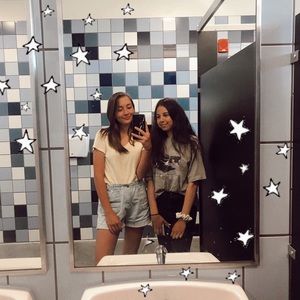 Meet your Posher, Julia